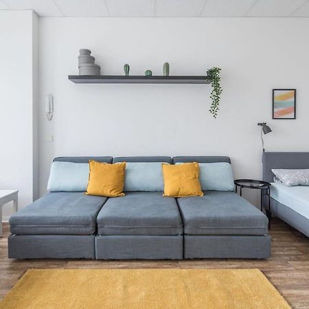 Spacious 2 Bedroom Apartment Hamburg Exterior photo